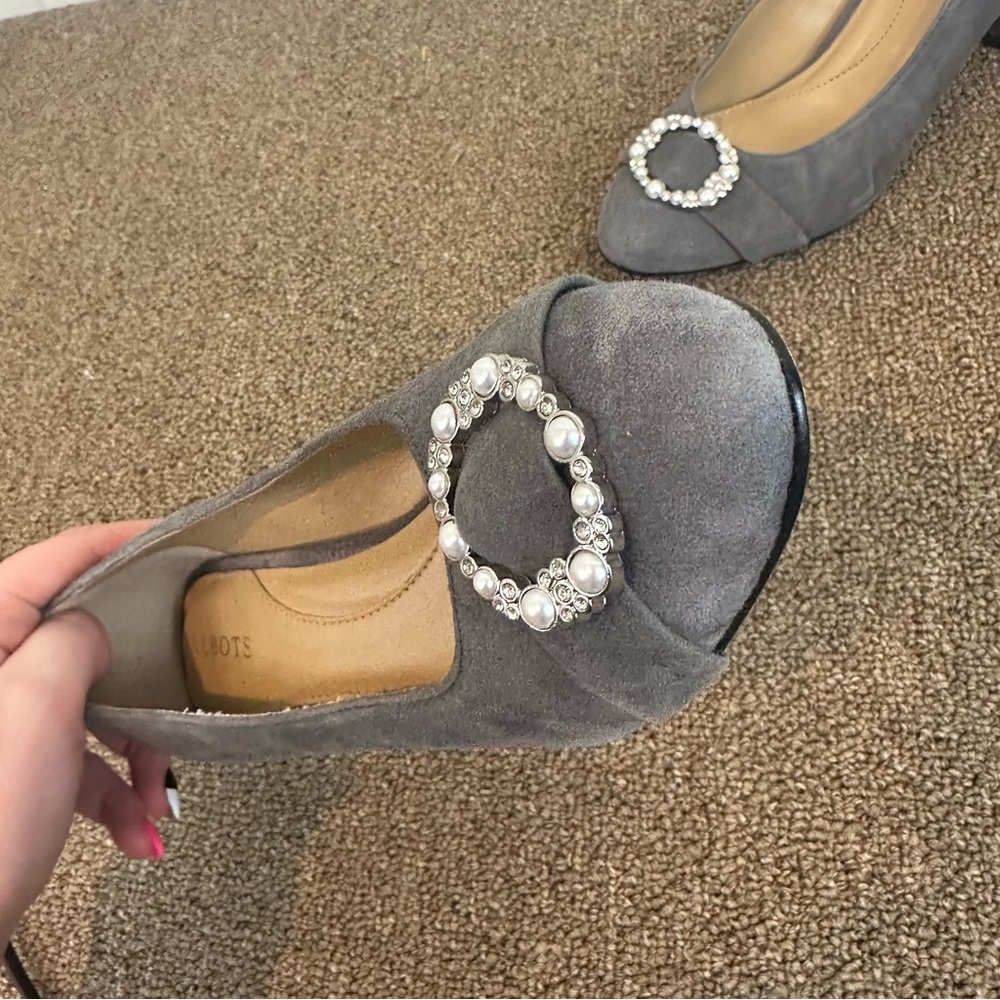 Talbots Isa Block Heel Pumps Pearl Buckle Gray Size 5.5M Women's - Picture 7 of 7